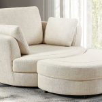 Fauteuil / chauffeuse avec repose pied demi-lune tissu blanc.